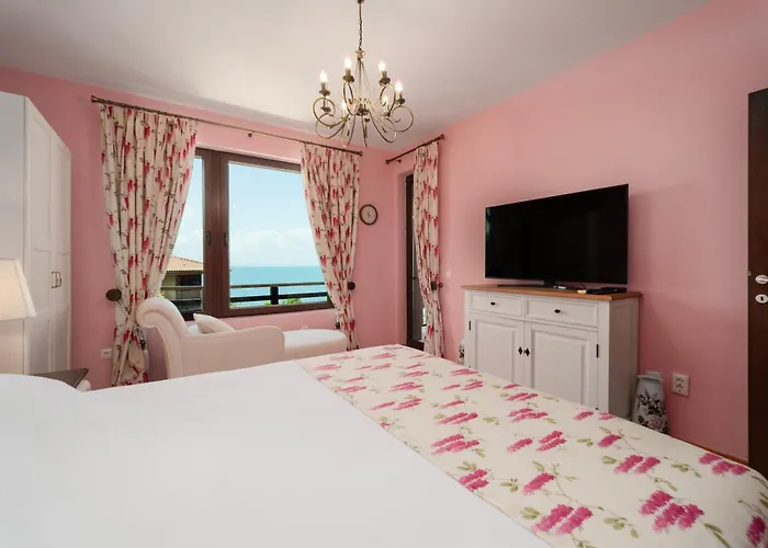 Villa Luxury 3-bedroom In Sozopolis With Sea View